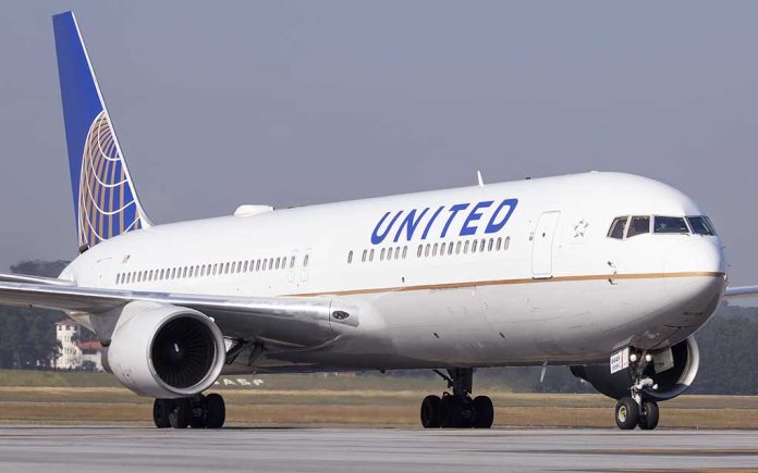Boeing,767-300,Of,United,Airlines,At,Guarulhos,International,Airport,,Sao