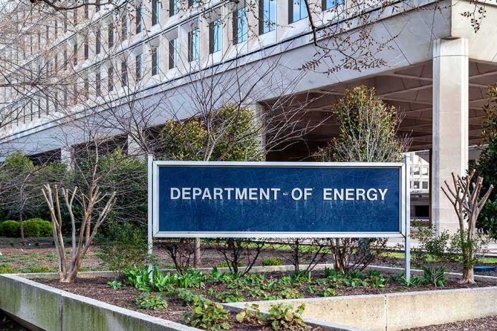 1664498701 featured image Department of Energy sign outside a government building