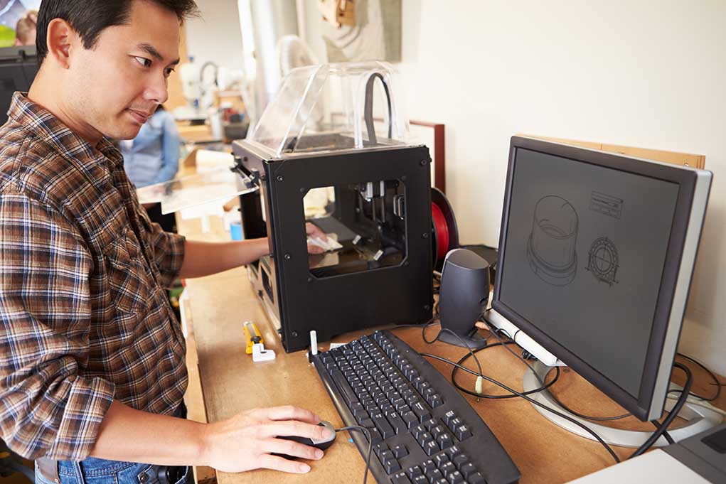 184664579 featured image Man standing at a 3d printer