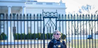 SUSPECT ARRESTED: White House Attack Foiled! Secret Service agent stands guard outside the White House.