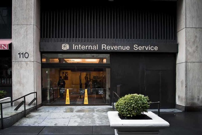 shutterstock_131832332 Entrance of the Internal Revenue Service office with signage