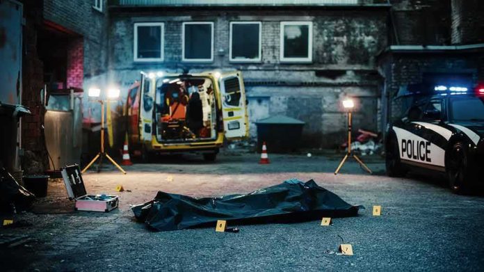 shutterstock_2230645607-1 crime scene with body bag in alley