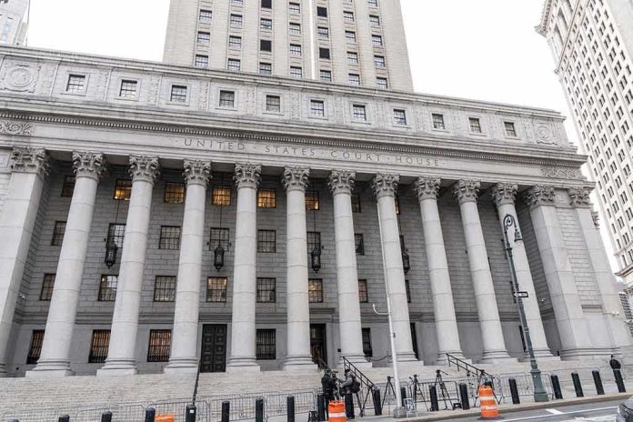 shutterstock_2094508633 United States courthouse with grand neoclassical columns