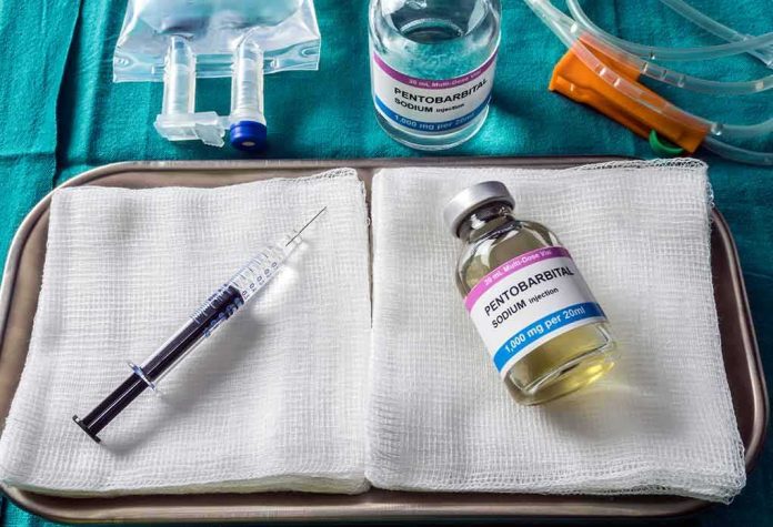 shutterstock_1367049818 Medical tray with syringe and pentobarbital vials on gauze